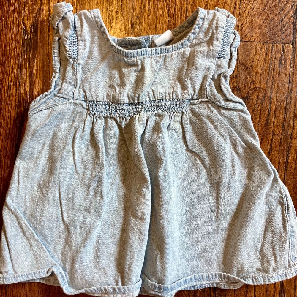 Adorable Chambray ruffle/capsleeve dress
